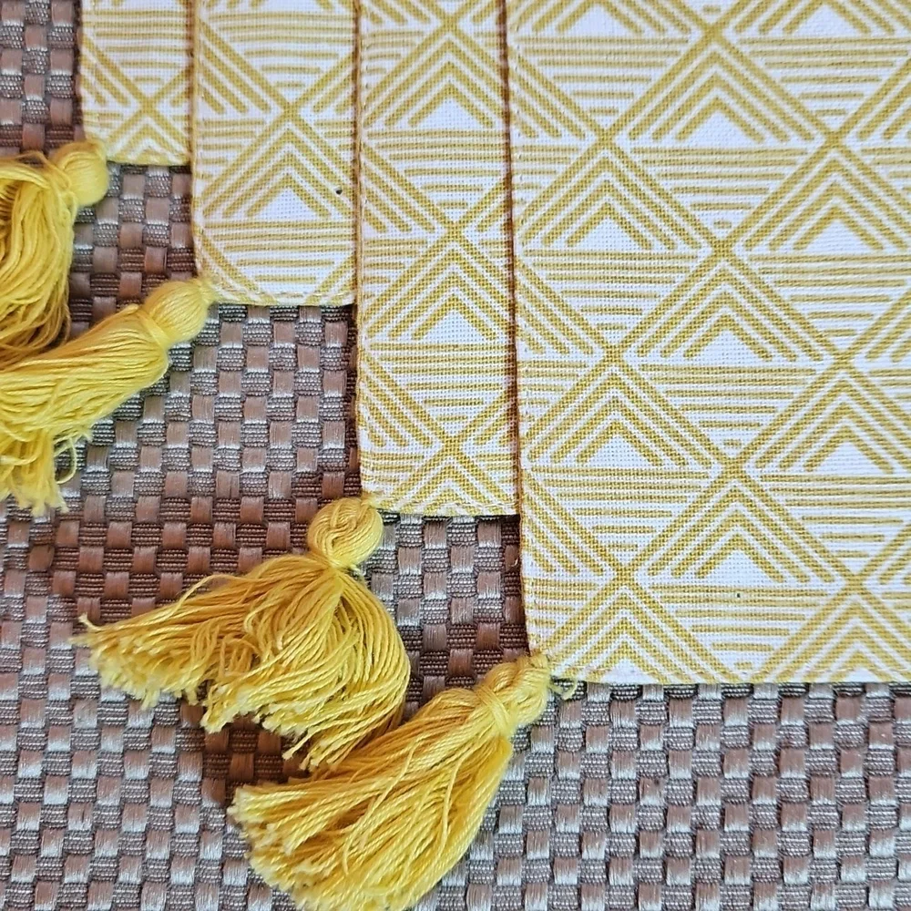 Set Four Placemats Bright Cheerful Tassles Yellow White Reversable 2 Sets Avial